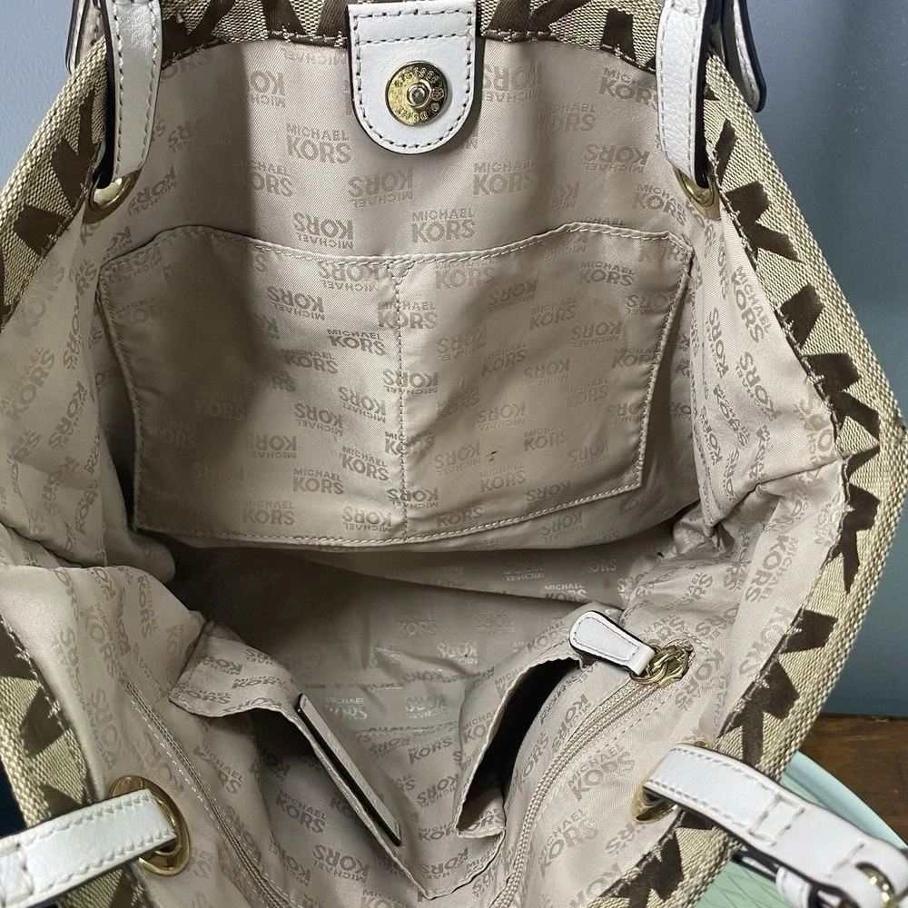 Michael Kors Womens Signature Jet Set Canvas Tote tan and gold. EUC 10x15x6